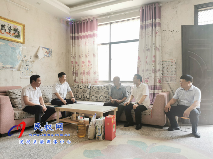 商丘市政府副秘書長任善禮到民權(quán)縣龍?zhí)伶?zhèn)軒莊村走訪慰問老黨員 商丘市政府副秘書長任善禮到民權(quán)縣龍?zhí)伶?zhèn)軒莊村走訪慰問老黨員