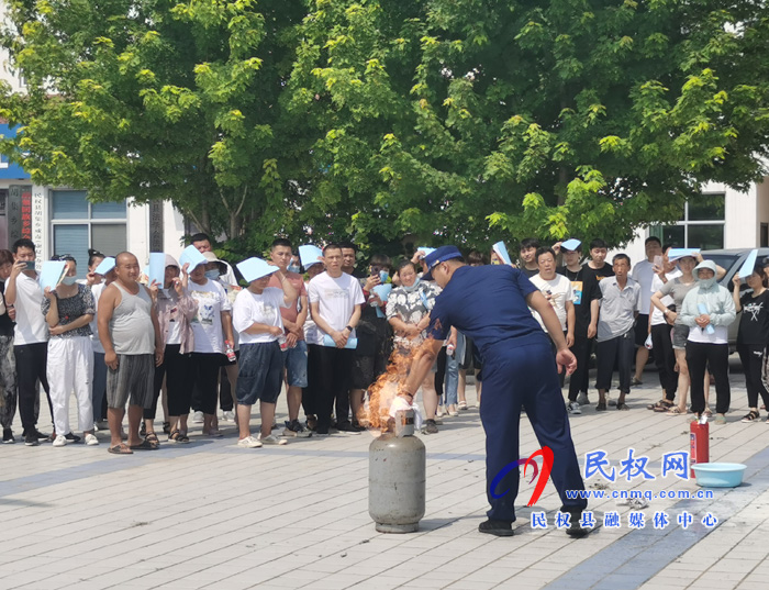 胡集鄉(xiāng)開展消防安全應(yīng)急演練? 胡集鄉(xiāng)開展消防安全應(yīng)急演練?