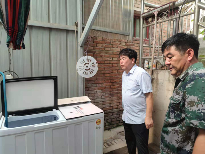 市政法委四級調(diào)研員閆曙光深入我縣白云寺鎮(zhèn)督導安全生產(chǎn)工作 市政法委四級調(diào)研員閆曙光深入我縣白云寺鎮(zhèn)督導安全生產(chǎn)工作