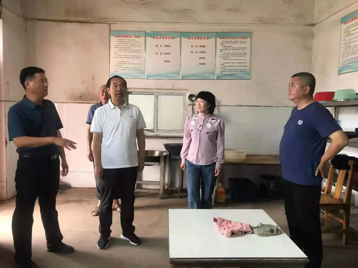縣領(lǐng)導(dǎo)韓德勇到褚廟鄉(xiāng)督導(dǎo)檢查消防安全工作開展情況 縣領(lǐng)導(dǎo)韓德勇到褚廟鄉(xiāng)督導(dǎo)檢查消防安全工作開展情況