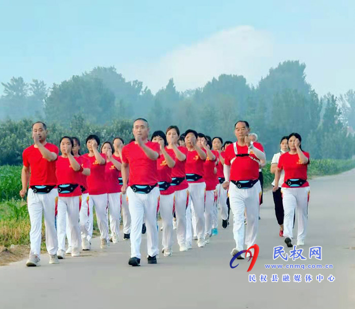 人和鎮(zhèn):健步走 展風(fēng)采?譜寫和諧曲 人和鎮(zhèn):健步走 展風(fēng)采?譜寫和諧曲
