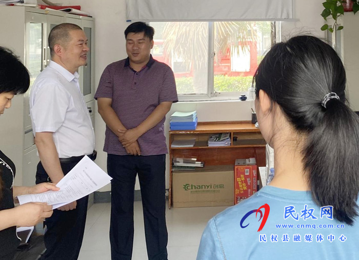 縣統(tǒng)計局下鄉(xiāng)開展統(tǒng)計基層基礎建設規(guī)范化模擬驗收工作 縣統(tǒng)計局下鄉(xiāng)開展統(tǒng)計基層基礎建設規(guī)范化模擬驗收工作