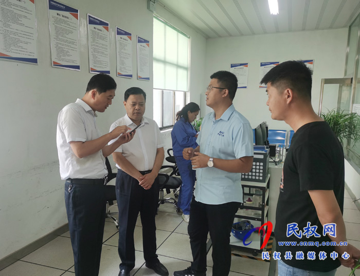 縣人大常委會(huì)副主任石克林到河南省國(guó)益氣體督導(dǎo)安全生產(chǎn)工作 縣人大常委會(huì)副主任石克林到河南省國(guó)益氣體督導(dǎo)安全生產(chǎn)工作