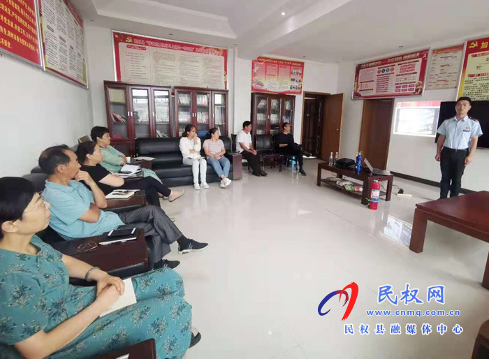縣總工會(huì)開展消防安全知識(shí)培訓(xùn) 縣總工會(huì)開展消防安全知識(shí)培訓(xùn)