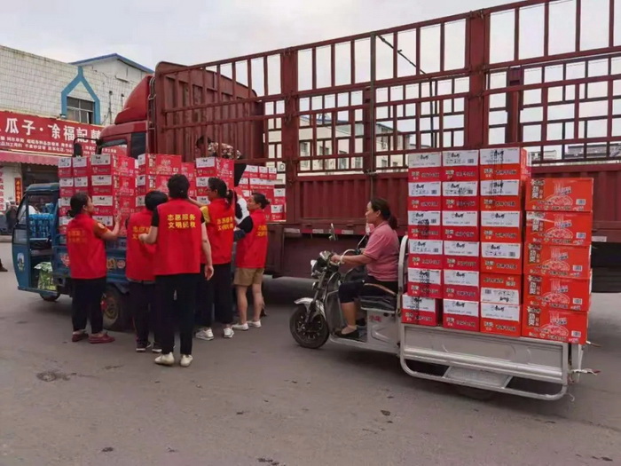 民權(quán)縣志愿者協(xié)會(huì)防汛救災(zāi)愛(ài)心物資馳援河南災(zāi)區(qū) 民權(quán)縣志愿者協(xié)會(huì)防汛救災(zāi)愛(ài)心物資馳援河南災(zāi)區(qū)