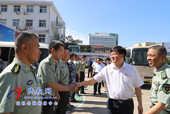 縣領(lǐng)導(dǎo)“八一”前夕慰問(wèn)駐民官兵和消防指戰(zhàn)員 縣領(lǐng)導(dǎo)“八一”前夕慰問(wèn)駐民官兵和消防指戰(zhàn)員