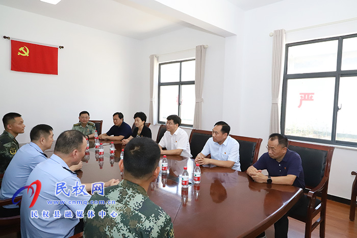 縣領(lǐng)導(dǎo)“八一”前夕慰問(wèn)駐民官兵和消防指戰(zhàn)員 縣領(lǐng)導(dǎo)“八一”前夕慰問(wèn)駐民官兵和消防指戰(zhàn)員