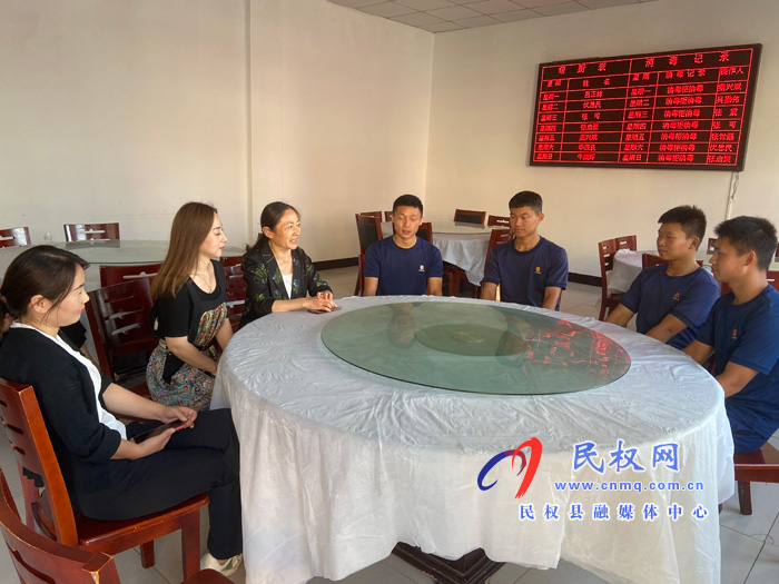 民權(quán)縣愛心企業(yè)深入到民權(quán)縣消防救援大隊(duì)開展走訪慰問(wèn)活動(dòng) 民權(quán)縣愛心企業(yè)深入到民權(quán)縣消防救援大隊(duì)開展走訪慰問(wèn)活動(dòng)