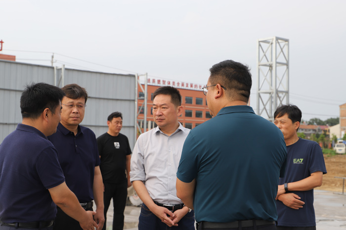 縣委常委、縣委辦公室主任孟亞松調(diào)研督導(dǎo)安置房建設(shè)工作