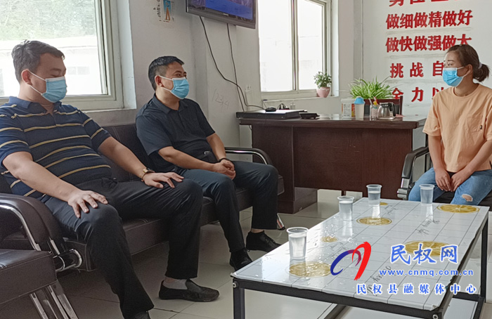 民權(quán)縣融媒體中心開展“萬人助萬企”活動(dòng) 民權(quán)縣融媒體中心開展“萬人助萬企”活動(dòng)