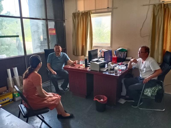 縣規(guī)劃中心主任汪培明到民權(quán)縣紅科電器有限公司開展“助企日”活動(dòng) 縣規(guī)劃中心主任汪培明到民權(quán)縣紅科電器有限公司開展“助企日”活動(dòng)