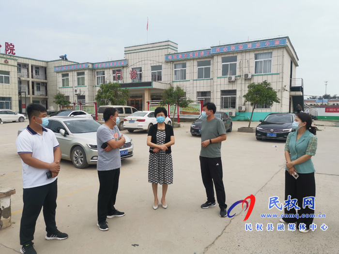 縣人大主任周燕到老顏集鄉(xiāng)督導(dǎo)疫情防控工作 縣人大主任周燕到老顏集鄉(xiāng)督導(dǎo)疫情防控工作