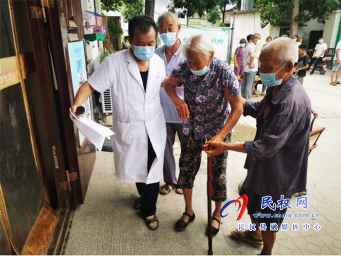 龍?zhí)伶?zhèn):三個(gè)全力以赴有序做好戰(zhàn)“疫”工作 龍?zhí)伶?zhèn):三個(gè)全力以赴有序做好戰(zhàn)“疫”工作