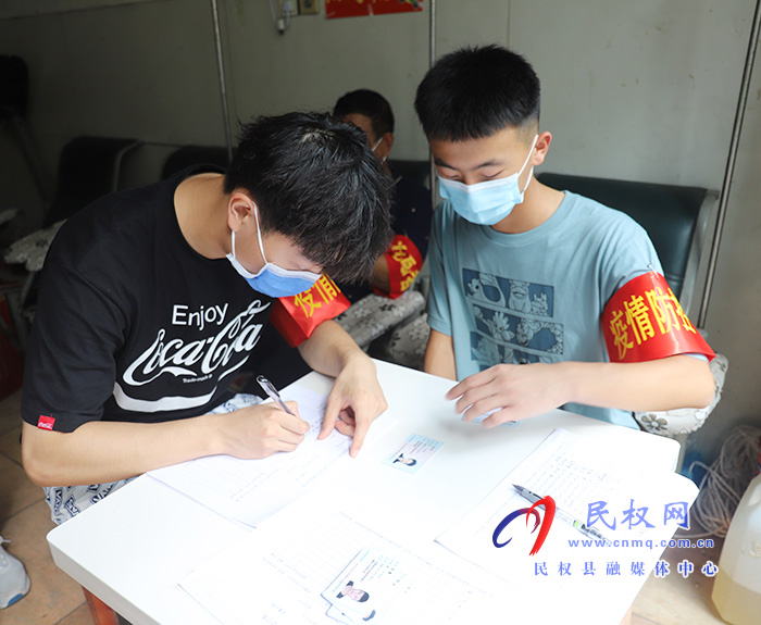 核酸檢測(cè)采樣點(diǎn):提前派號(hào)排隊(duì)井然有序 核酸檢測(cè)采樣點(diǎn):提前派號(hào)排隊(duì)井然有序