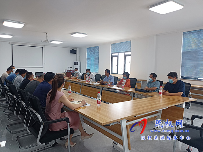 市市場監(jiān)督管理局局長戚征倫到民開展萬人助萬企活動(dòng)并查看進(jìn)口冷鏈?zhǔn)称芬咔榉揽毓ぷ? title=