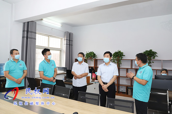 縣委常委、宣傳部長屠志遠到融媒體中心督導(dǎo)疫情防控工作