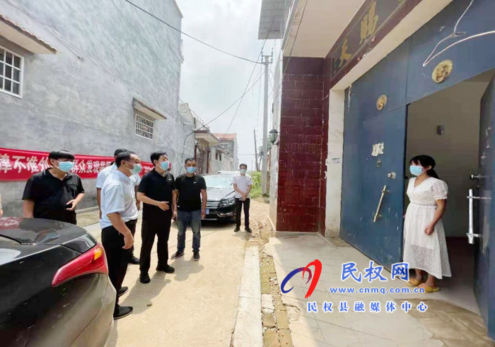 縣委常委、宣傳部長屠志遠到莊子鎮(zhèn)督導檢查疫情防控各項工作落實情況