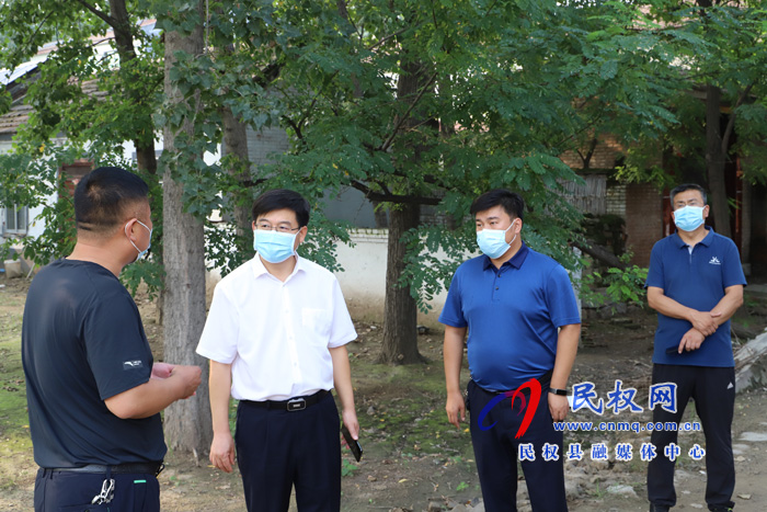 縣委書記張團(tuán)結(jié)督導(dǎo)核酸檢測(cè)工作 縣委書記張團(tuán)結(jié)督導(dǎo)核酸檢測(cè)工作