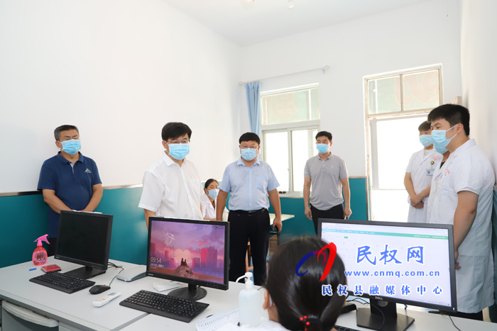 縣委書記張團(tuán)結(jié)調(diào)研督導(dǎo)疫情防控工作 縣委書記張團(tuán)結(jié)調(diào)研督導(dǎo)疫情防控工作