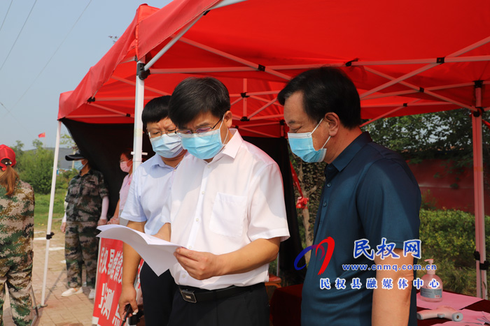 縣委書記張團(tuán)結(jié)調(diào)研督導(dǎo)疫情防控工作 縣委書記張團(tuán)結(jié)調(diào)研督導(dǎo)疫情防控工作