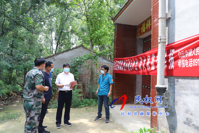 縣委書記張團(tuán)結(jié)調(diào)研督導(dǎo)疫情防控工作 縣委書記張團(tuán)結(jié)調(diào)研督導(dǎo)疫情防控工作