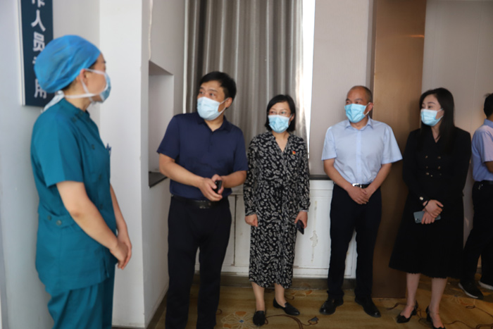 市政府副秘書長閆全偉到我縣查看疫情防控工作情況 市政府副秘書長閆全偉到我縣查看疫情防控工作情況