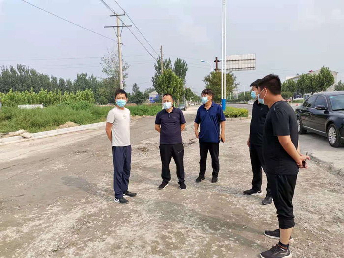 縣政協(xié)主席周明河到冰熊大道西段環(huán)境綜合整治項目 督導檢查工作 縣政協(xié)主席周明河到冰熊大道西段環(huán)境綜合整治項目 督導檢查工作