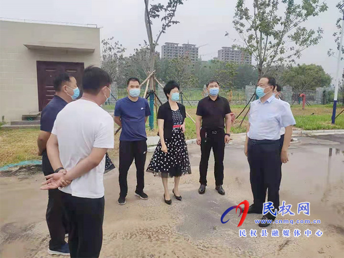 縣人大常委會主任周燕深入到民權(quán)鯤鵬學(xué)校、北海路、曙光路現(xiàn)場督導(dǎo)工程施工進(jìn)度