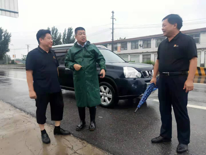 副縣長張士彬督導(dǎo)防汛、搶險救災(zāi)以及農(nóng)作物保秋收工作