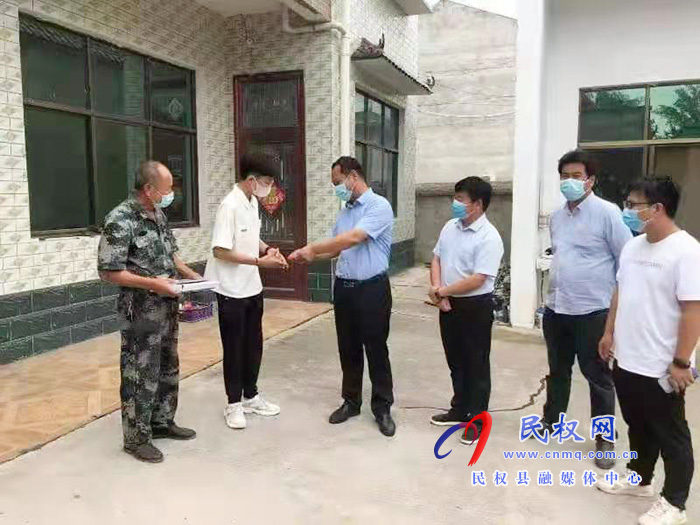 白云寺鎮(zhèn)黨委書記梁付營慰問2021年被重點院校錄取的大學生 白云寺鎮(zhèn)黨委書記梁付營慰問2021年被重點院校錄取的大學生