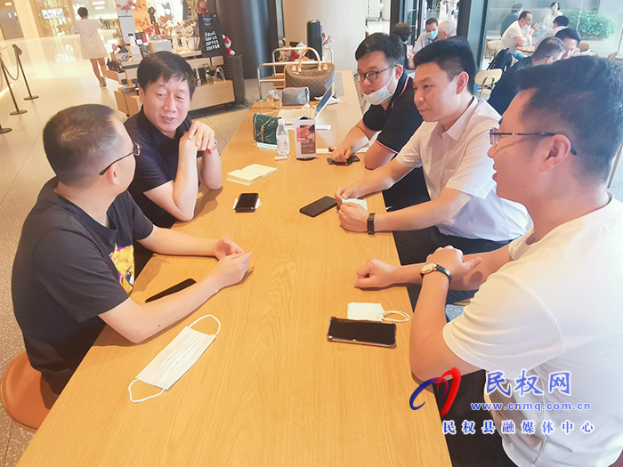 縣委常委、副縣長房季帶隊深入到抖音電商上?？偛亢桶⒗锇桶吞詫毴蛸徍贾菘偛窟M行招商活動