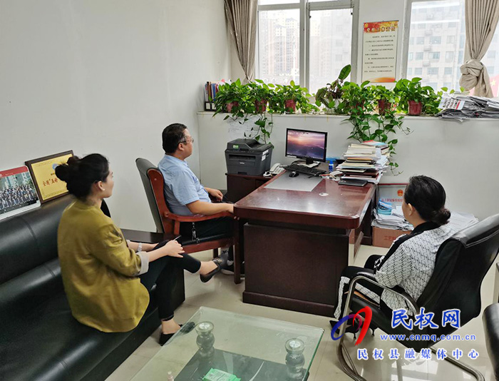 縣工商聯(lián)集體觀看電視連續(xù)劇《花開山鄉(xiāng)》 縣工商聯(lián)集體觀看電視連續(xù)劇《花開山鄉(xiāng)》