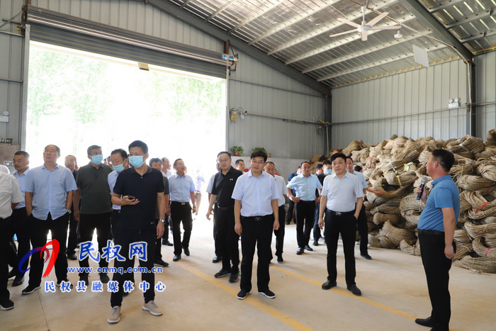 我縣開展2021年上半年鄉(xiāng)鎮(zhèn)(街道)重點工作巡查觀摩活動 我縣開展2021年上半年鄉(xiāng)鎮(zhèn)(街道)重點工作巡查觀摩活動