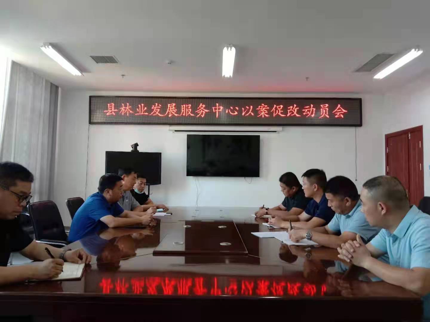 縣林業(yè)發(fā)展服務中心以《虞城縣疫情防控失職失責典型案例》及《市委關于三起損害營商環(huán)境案件為典型案件》開展 縣林業(yè)發(fā)展服務中心以《虞城縣疫情防控失職失責典型案例》及《市委關于三起損害營商環(huán)境案件為典型案件》開展