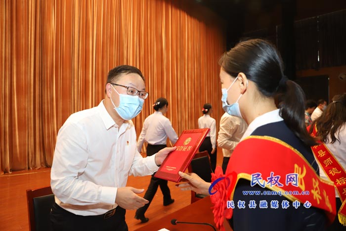 民權縣慶祝第37個教師節(jié)暨教育體育工作表彰大會舉行 民權縣慶祝第37個教師節(jié)暨教育體育工作表彰大會舉行