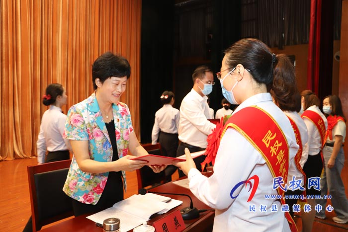 民權縣慶祝第37個教師節(jié)暨教育體育工作表彰大會舉行 民權縣慶祝第37個教師節(jié)暨教育體育工作表彰大會舉行