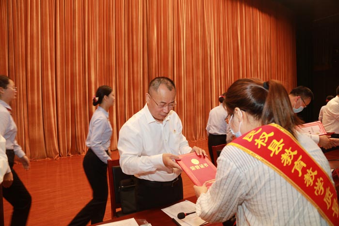 民權縣慶祝第37個教師節(jié)暨教育體育工作表彰大會舉行 民權縣慶祝第37個教師節(jié)暨教育體育工作表彰大會舉行