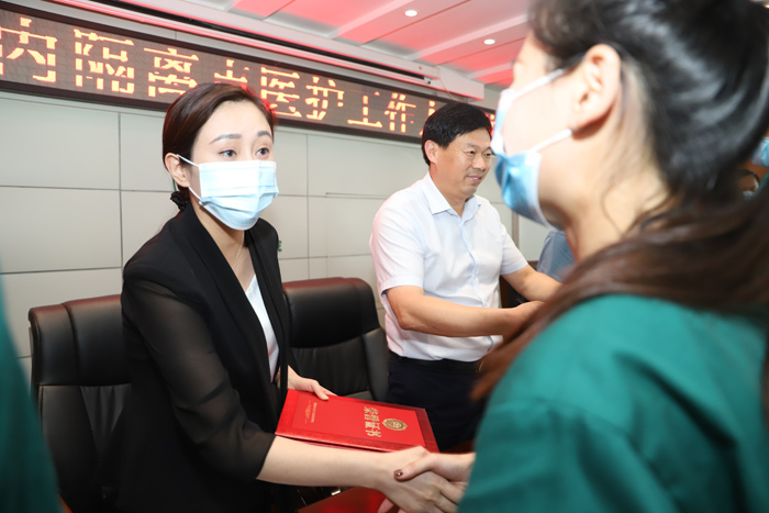 我縣召開援商援睢及縣內(nèi)隔離點(diǎn)醫(yī)護(hù)工作人員慰問會(huì) 我縣召開援商援睢及縣內(nèi)隔離點(diǎn)醫(yī)護(hù)工作人員慰問會(huì)