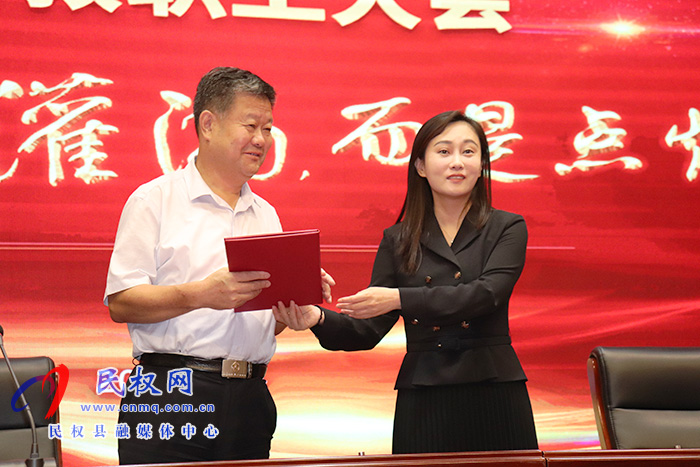 教育不是灌滿，而是點(diǎn)燃 ——民權(quán)縣高級(jí)中學(xué)暨北京寬高民權(quán)實(shí)驗(yàn)學(xué)校全體教職工大會(huì)召開(kāi)