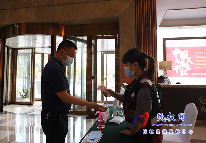 出席市政協(xié)會議的民權(quán)政協(xié)委員陸續(xù)報到 出席市政協(xié)會議的民權(quán)政協(xié)委員陸續(xù)報到