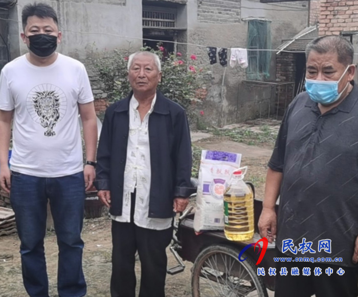 孫六鎮(zhèn):開(kāi)展中秋節(jié)走訪慰問(wèn)活動(dòng) 孫六鎮(zhèn):開(kāi)展中秋節(jié)走訪慰問(wèn)活動(dòng)