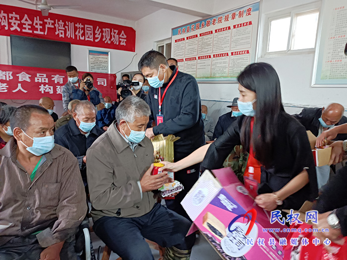 民權(quán):愛心企業(yè)走進(jìn)敬老院 愛心陪伴老人過中秋 民權(quán):愛心企業(yè)走進(jìn)敬老院 愛心陪伴老人過中秋