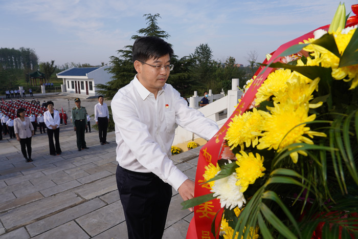 我縣舉行烈士紀念日公祭活動 不忘初心 致敬英雄 我縣舉行烈士紀念日公祭活動 不忘初心 致敬英雄
