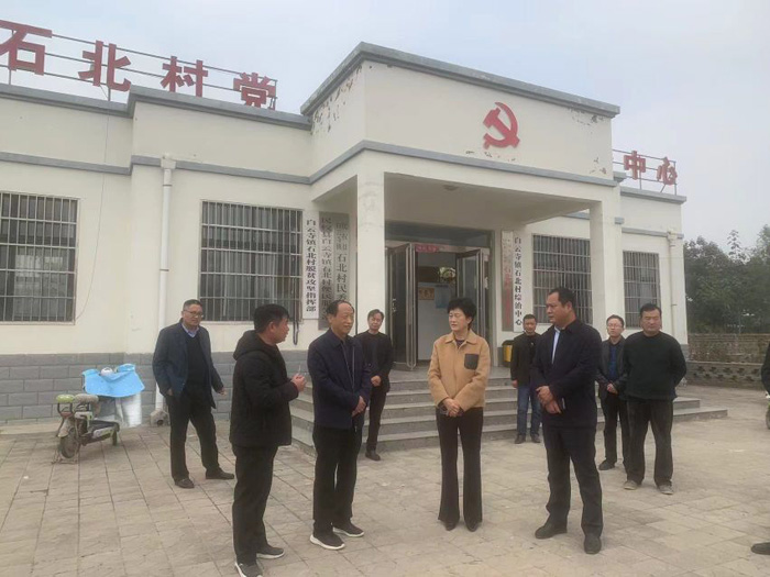 縣人大常委會(huì)主任周燕到白云寺鎮(zhèn)調(diào)研脫貧攻堅(jiān)后評(píng)估工作