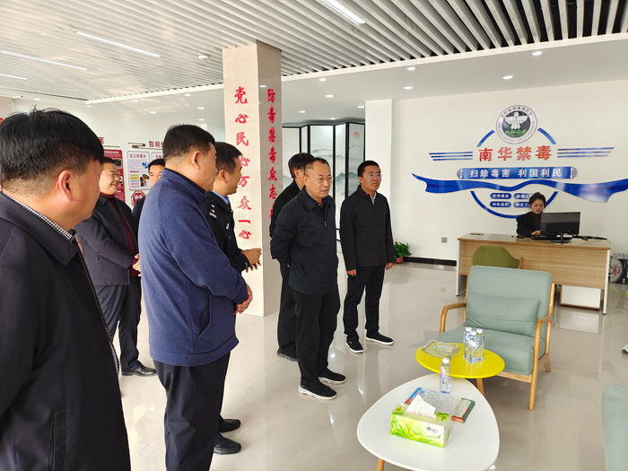 縣政協(xié)主席周明河到南華街道辦事處調(diào)研指導(dǎo)禁毒、信訪穩(wěn)定和文明城創(chuàng)建工作