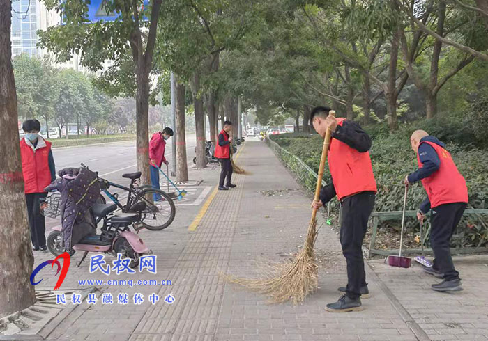 民權(quán)縣委統(tǒng)戰(zhàn)部開展環(huán)境衛(wèi)生清掃志愿服務(wù)活動