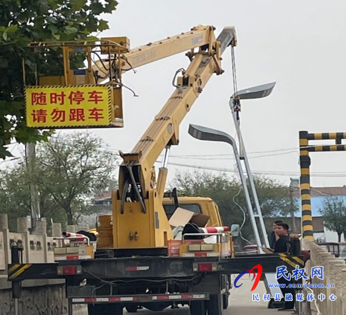 城管局路燈管理所：美化亮化城區(qū)環(huán)境 迎雙城創(chuàng)建及冷博會(huì)召開