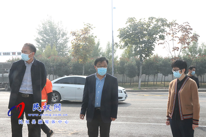 縣委常委、宣傳部長、副縣長畢道喜暗訪督導全國文明城市創(chuàng)建工作