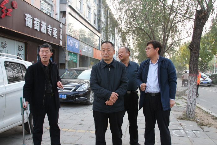 縣政協(xié)主席周明河督導(dǎo)檢查全國(guó)文明城市創(chuàng)建工作