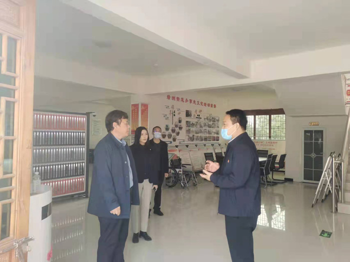 縣委常委、組織部長(zhǎng)王義彬暗訪督導(dǎo)全國(guó)文明城市創(chuàng)建工作